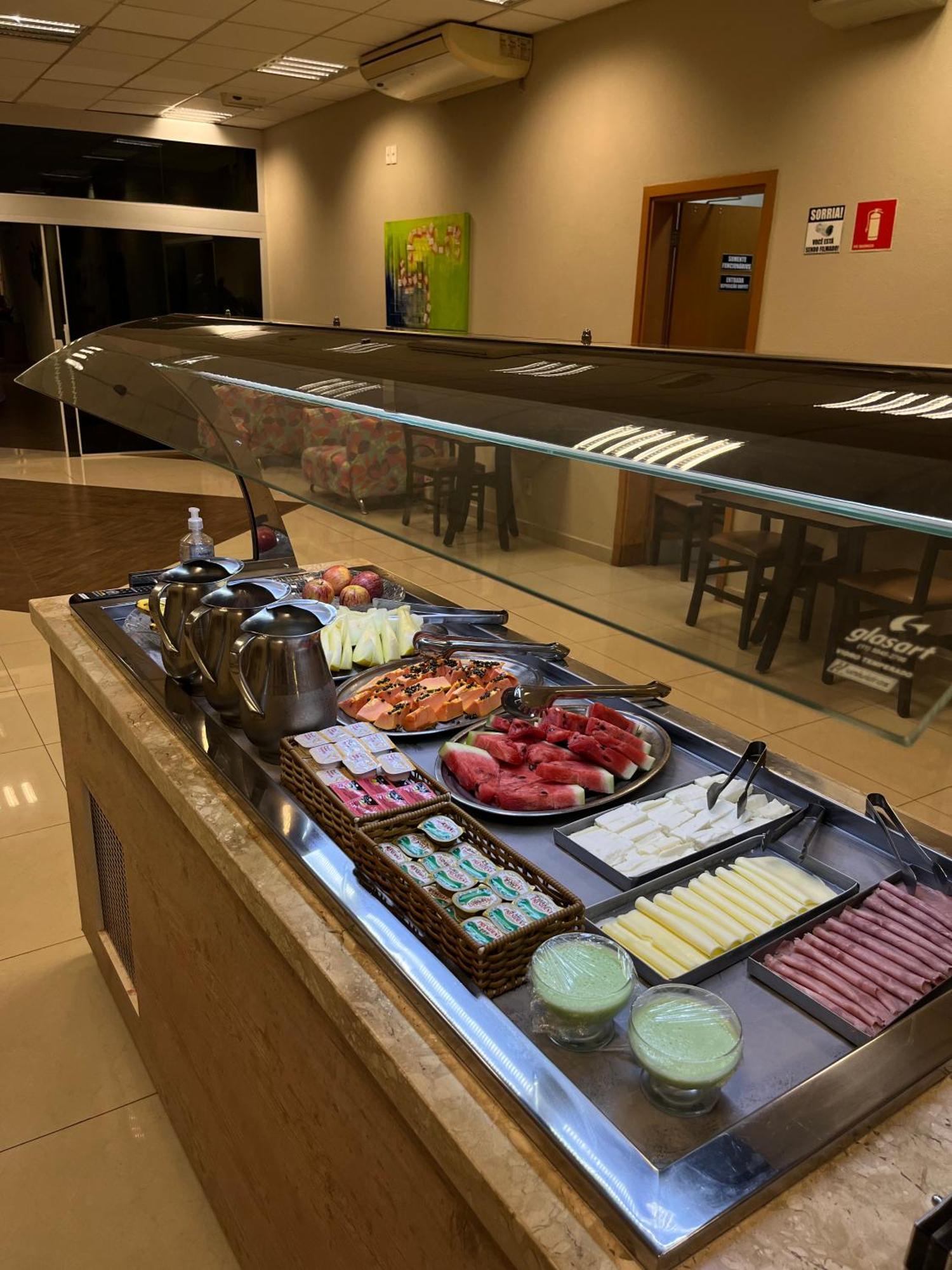 Onix Inn Hotel Cravinhos Kültér fotó