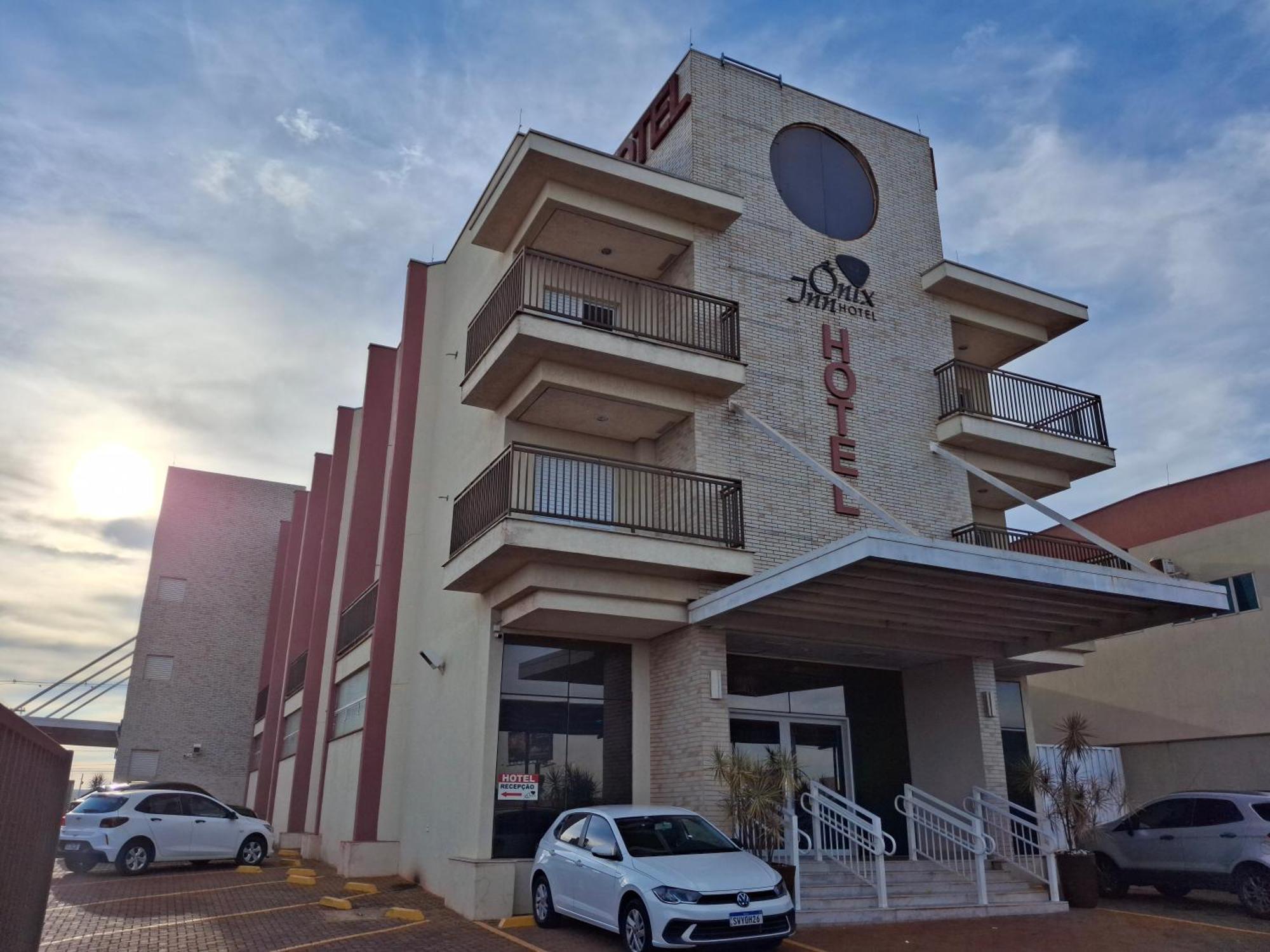 Onix Inn Hotel Cravinhos Kültér fotó